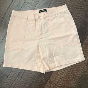 Lee Mid Rise Shorts. Women’s. Size‎ 8. Peach